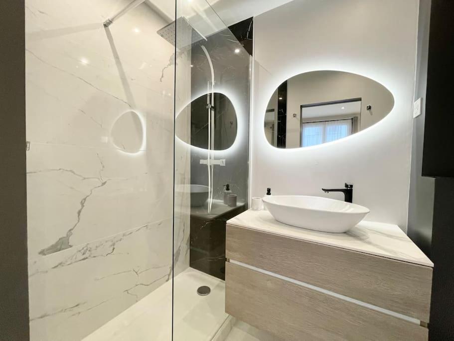 Charming Marais, Republique, Bastille Apartment