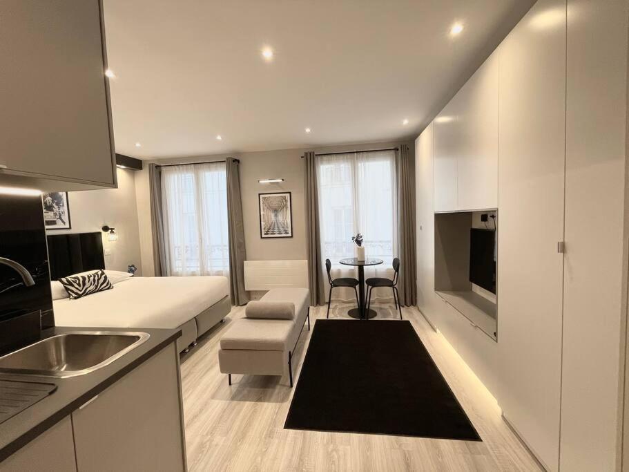 Charming Marais, Republique, Bastille Apartment *