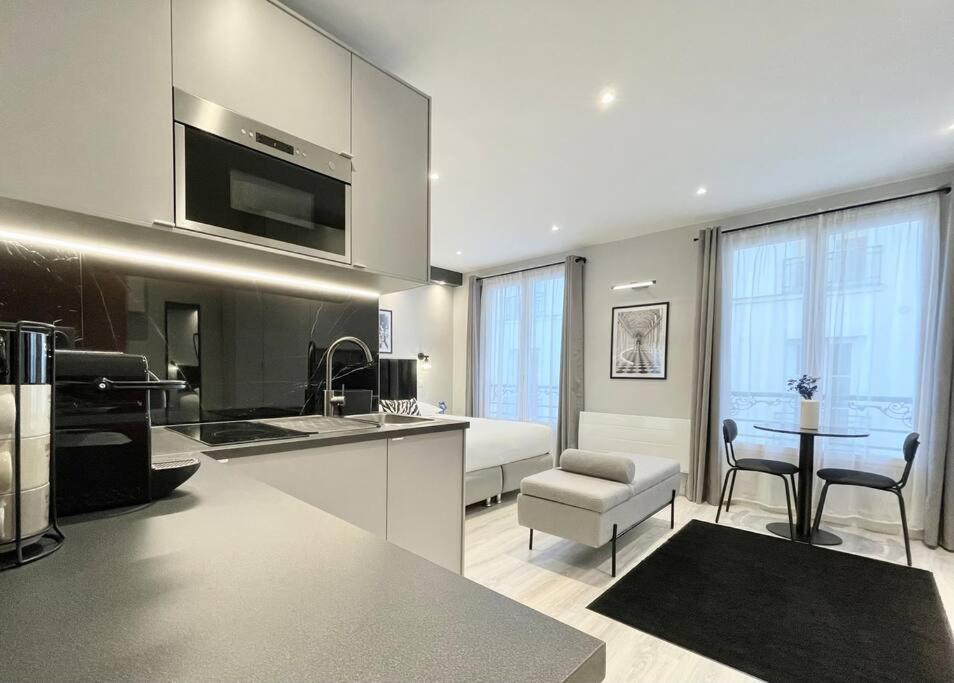 Charming Marais, Republique, Bastille Apartment