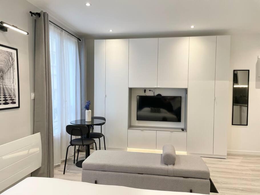 Charming Marais, Republique, Bastille Apartment
